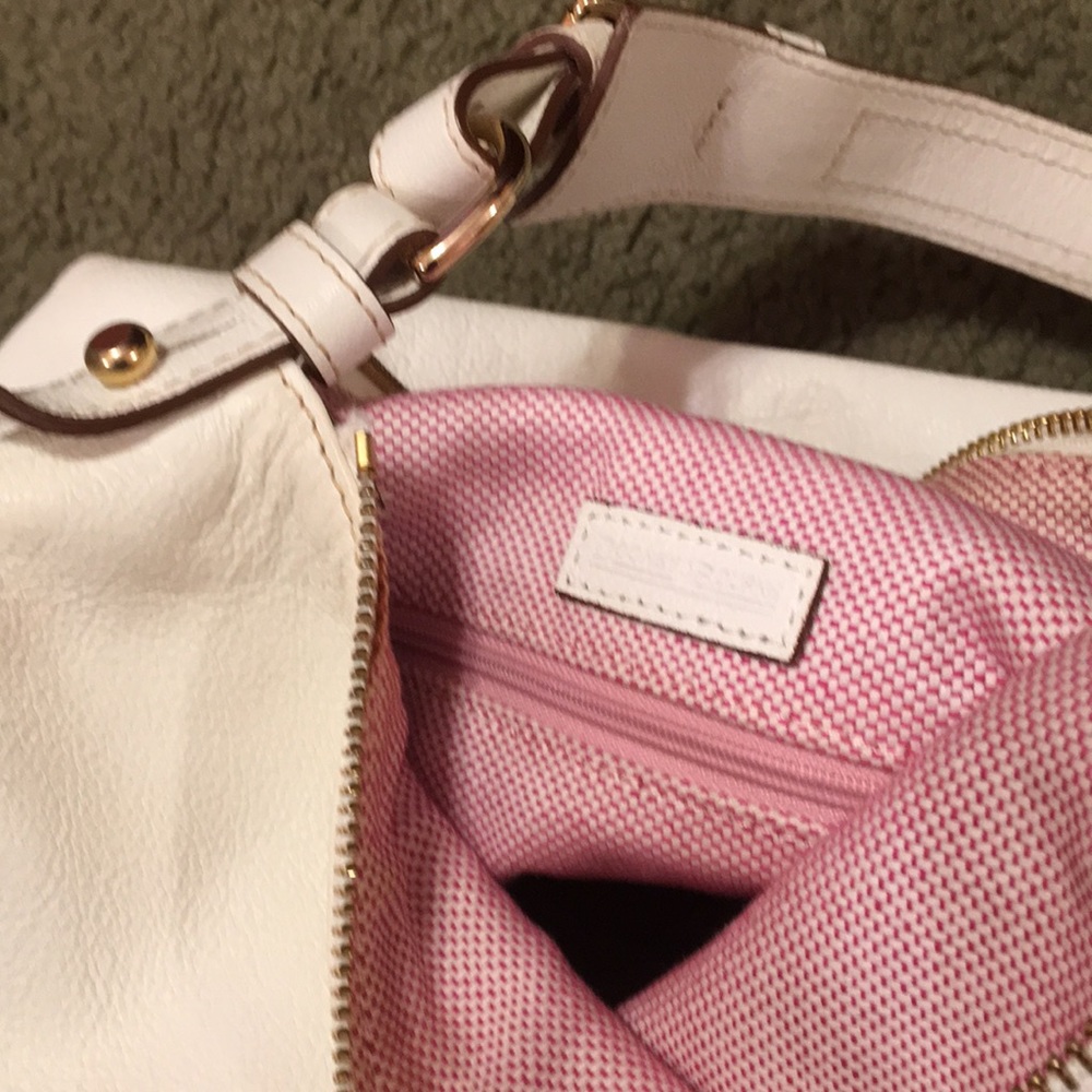 Dooney and Bourke white purse - Picture 5 of 7